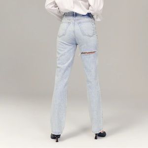 Abercrombie - Ultra High Rise 90s Straight Jean - Light destroy - 25L